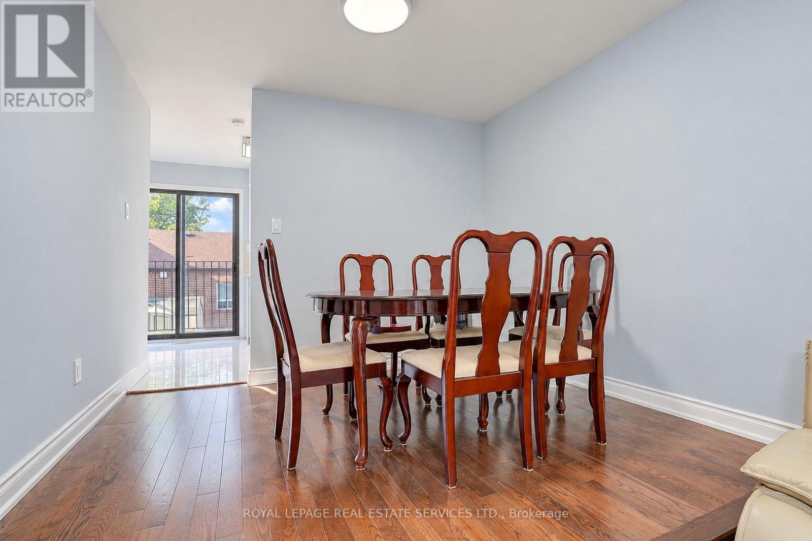 #10 10 REIDMOUNT AVENUE - 11