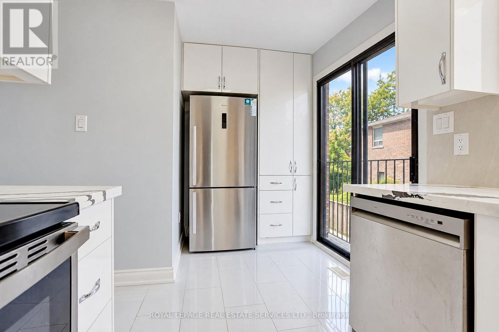 #10 10 REIDMOUNT AVENUE - 18
