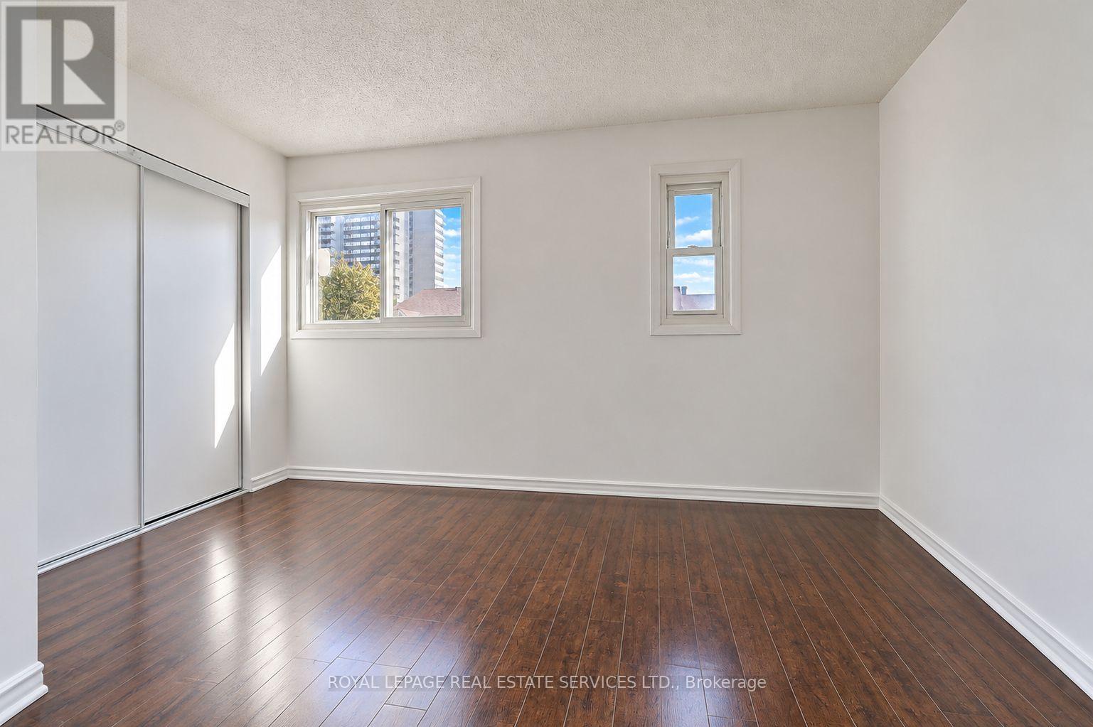 #10 10 REIDMOUNT AVENUE - 30