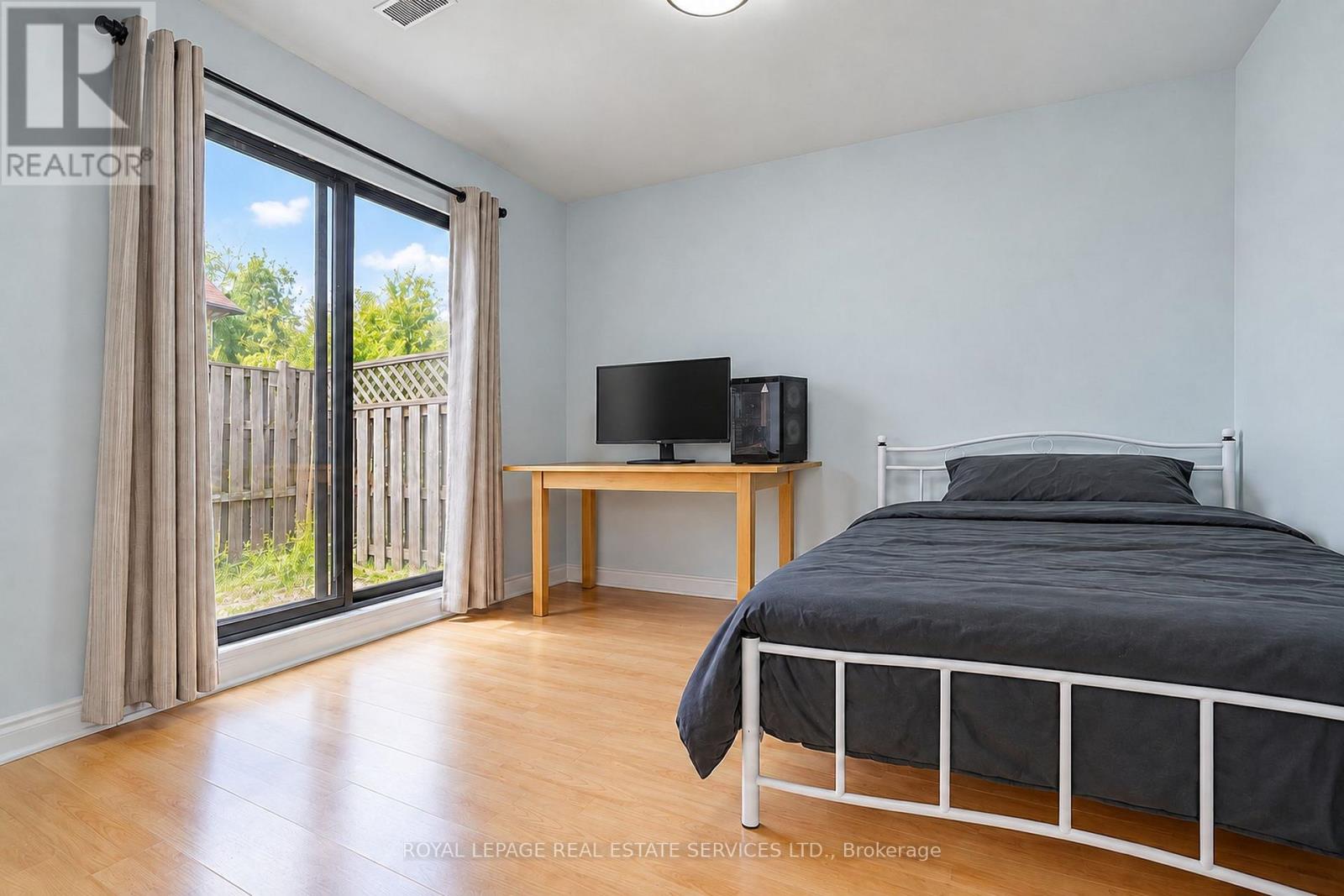#10 10 REIDMOUNT AVENUE - 35