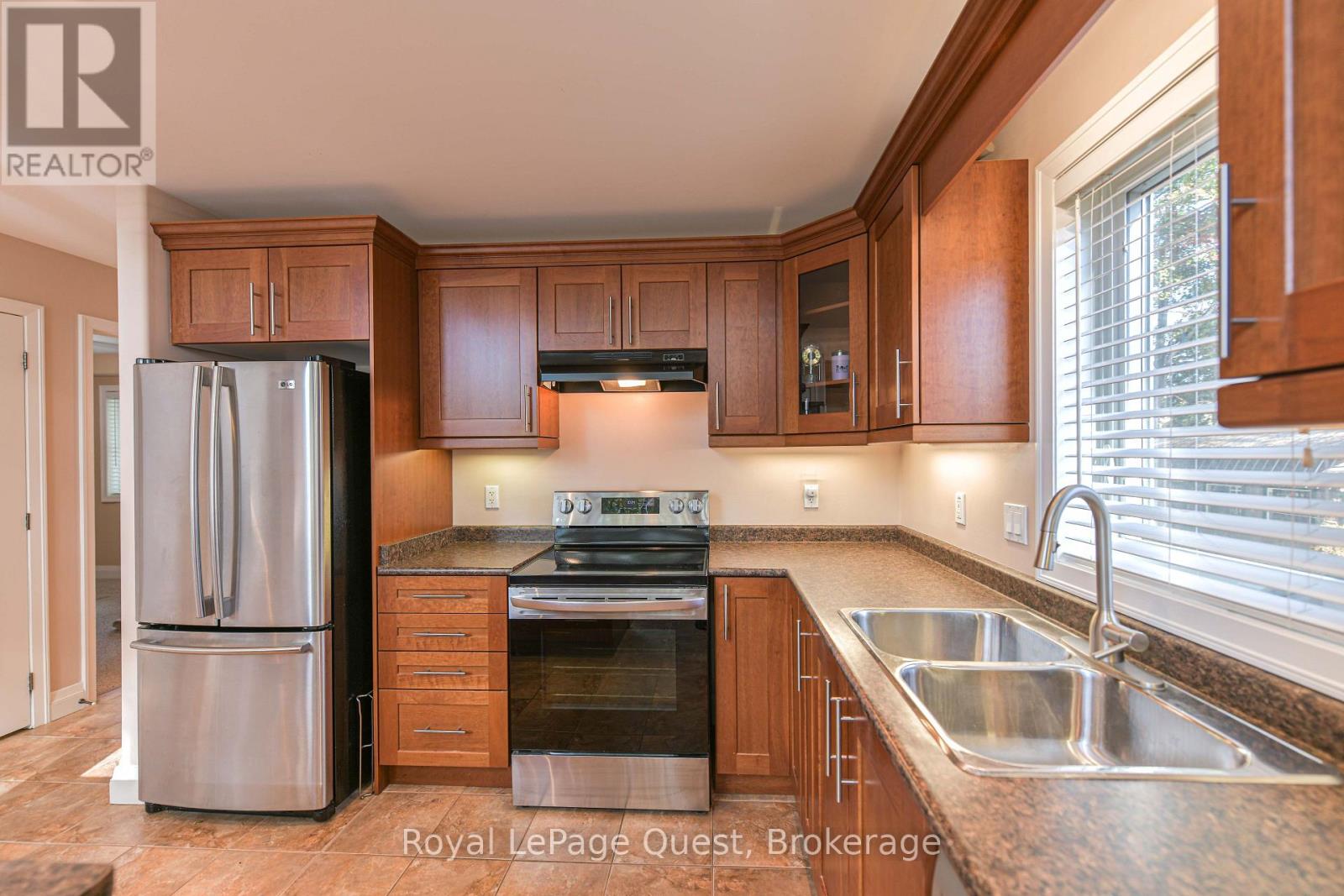 2956 LAKESIDE DRIVE - Image 13