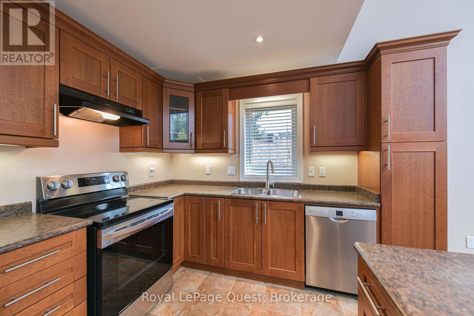 2956 LAKESIDE DRIVE - 14