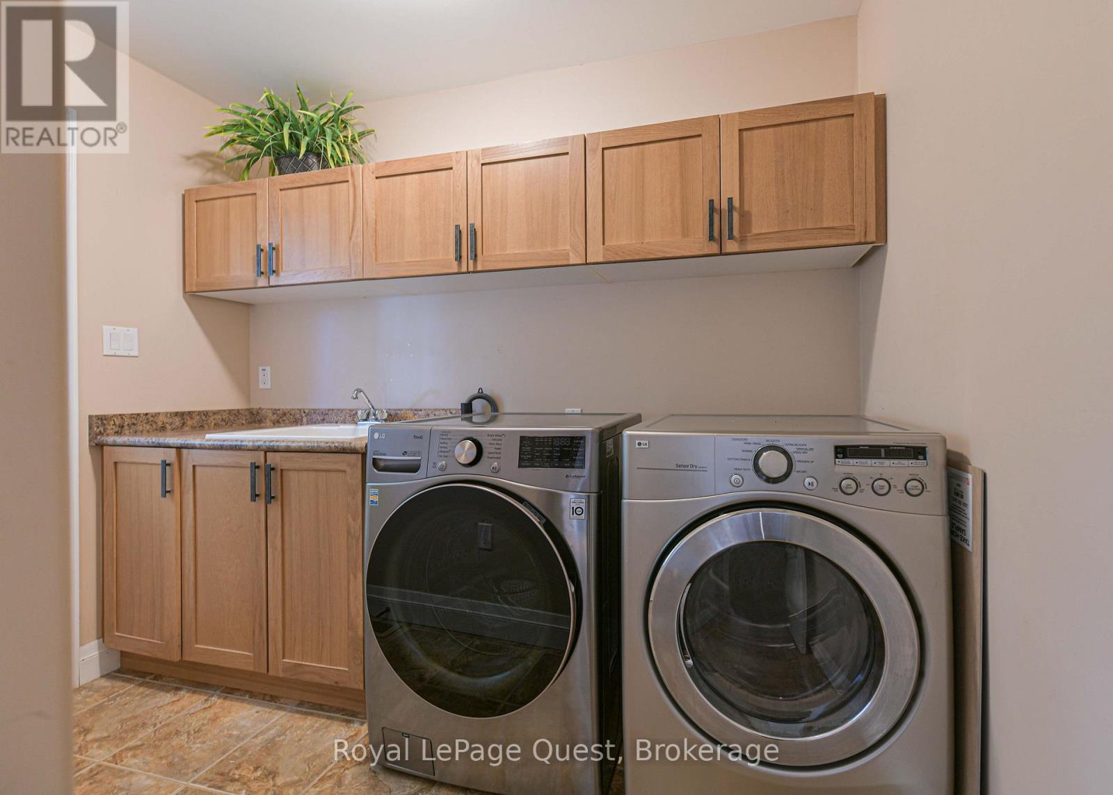 2956 LAKESIDE DRIVE - Image 17
