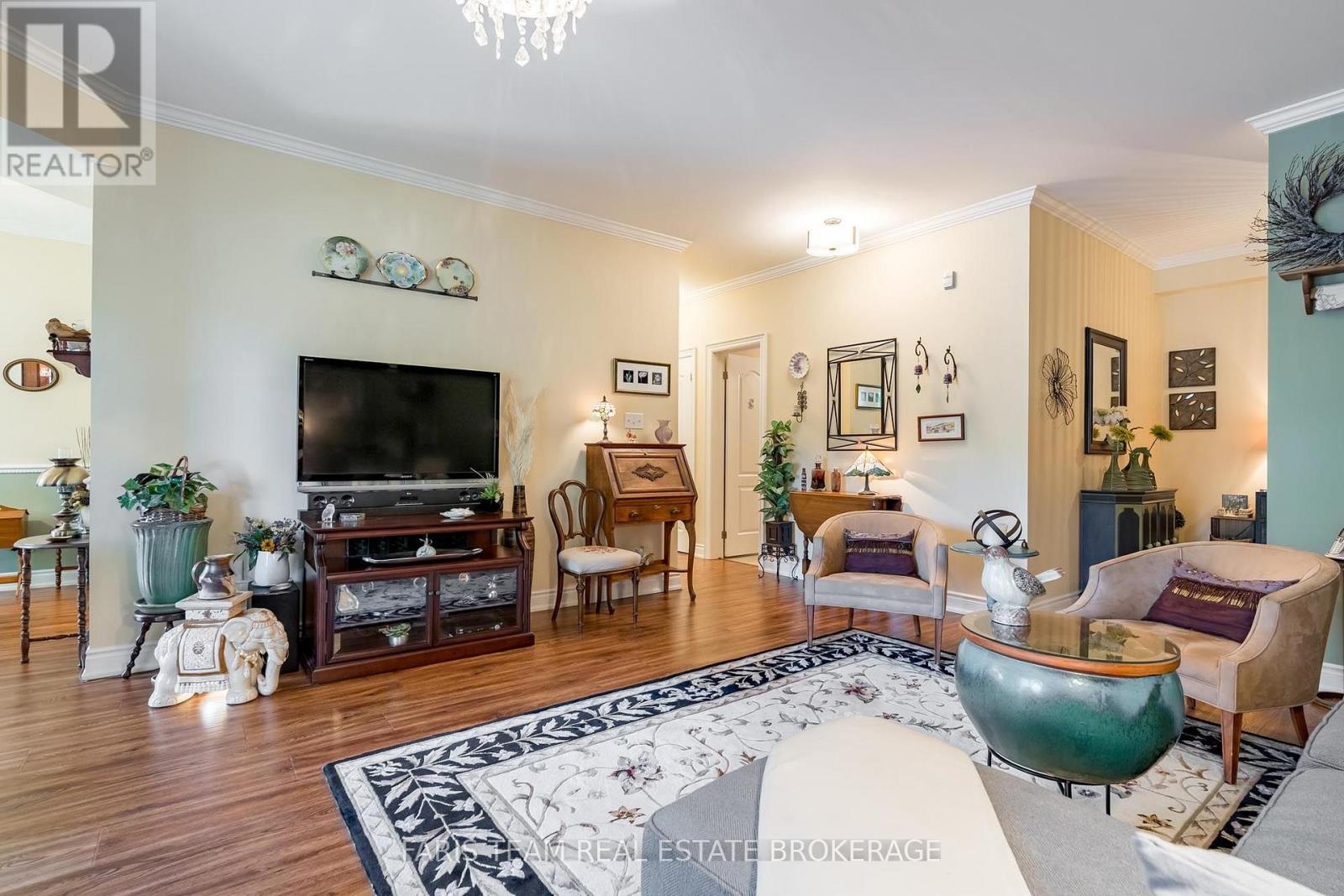 #212 42 FERNDALE DRIVE S - 9