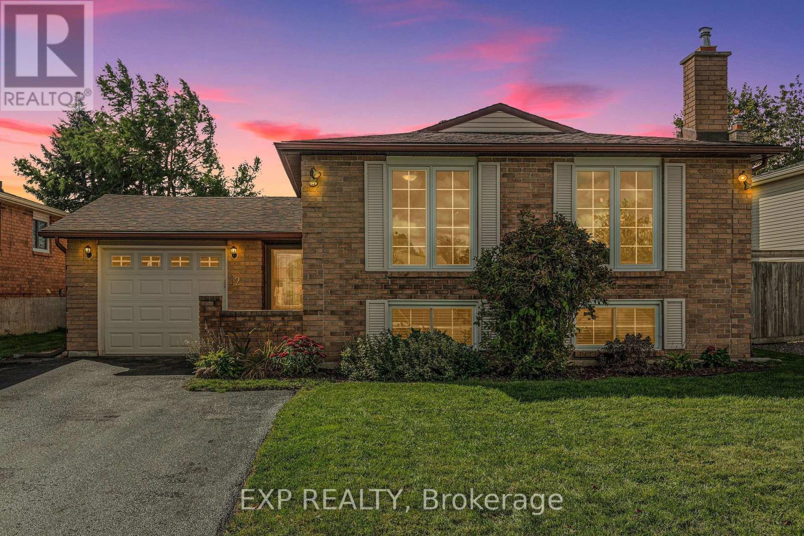 12 Craig Crescent, Barrie, ON photo 2