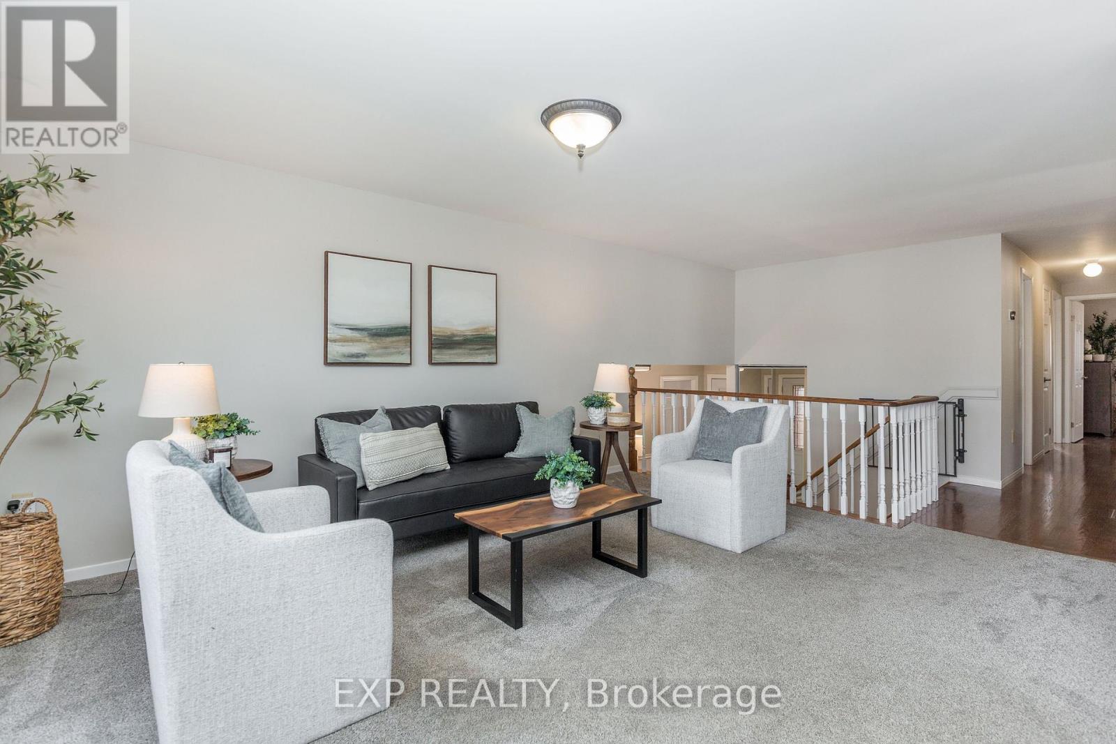 12 Craig Crescent, Barrie, ON photo 3