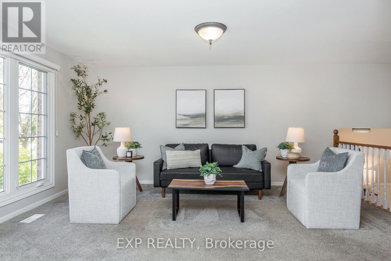 12 Craig Crescent, Barrie, ON photo 4