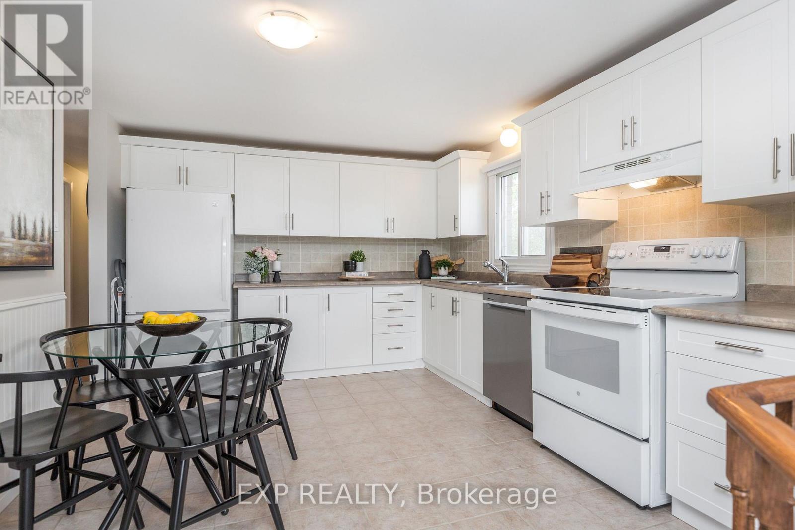 12 Craig Crescent, Barrie, ON photo 5