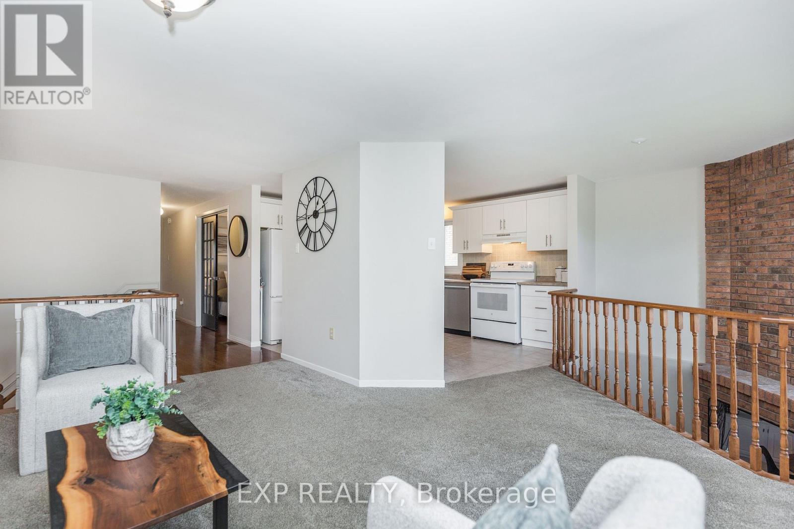 12 Craig Crescent, Barrie, ON photo 8