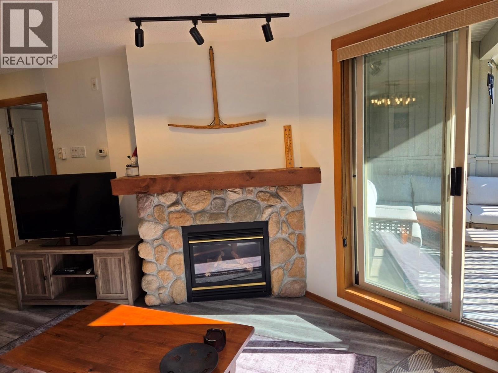 #303 2050 Summit Drive - 8
