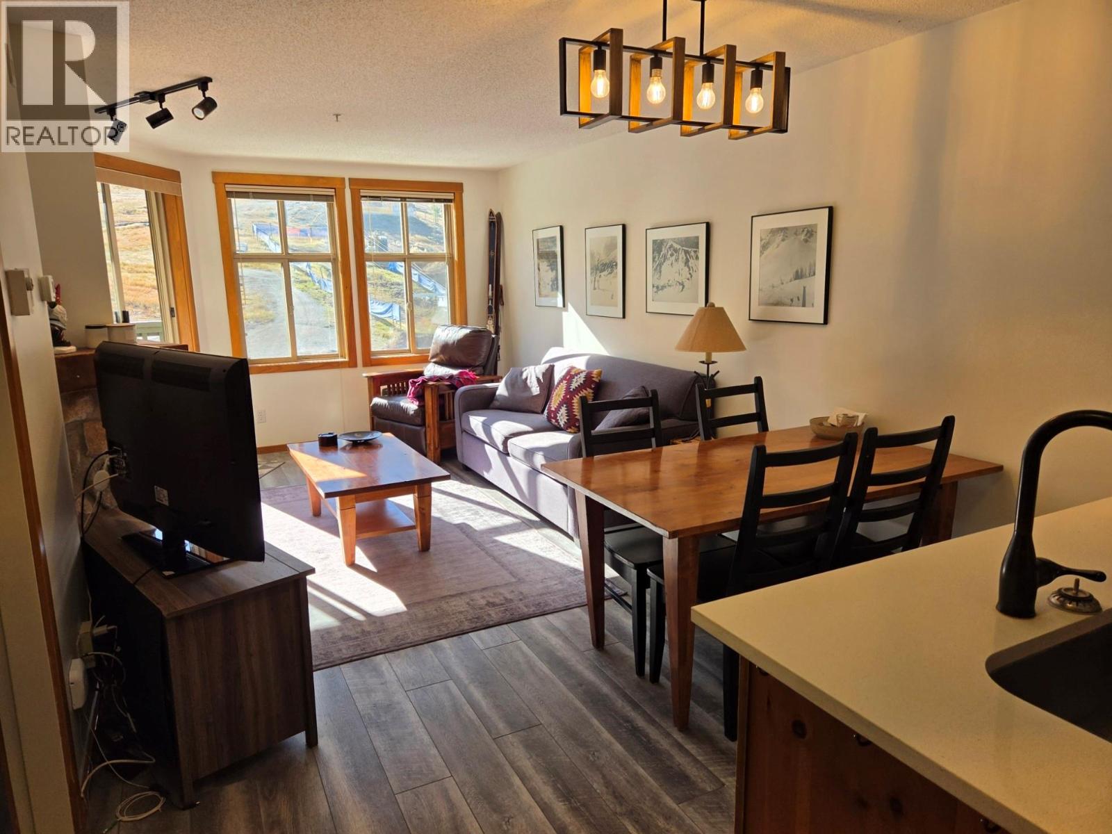 #303 2050 Summit Drive - 13