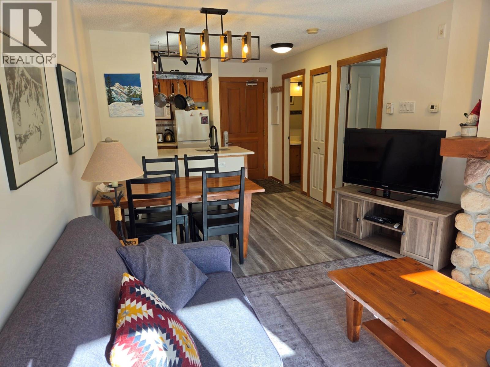 #303 2050 Summit Drive - 10
