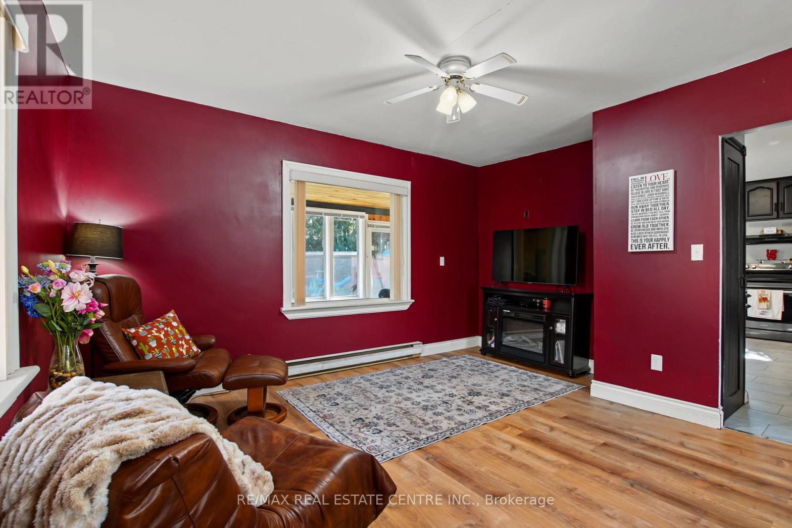 215 ELGIN STREET S - 10