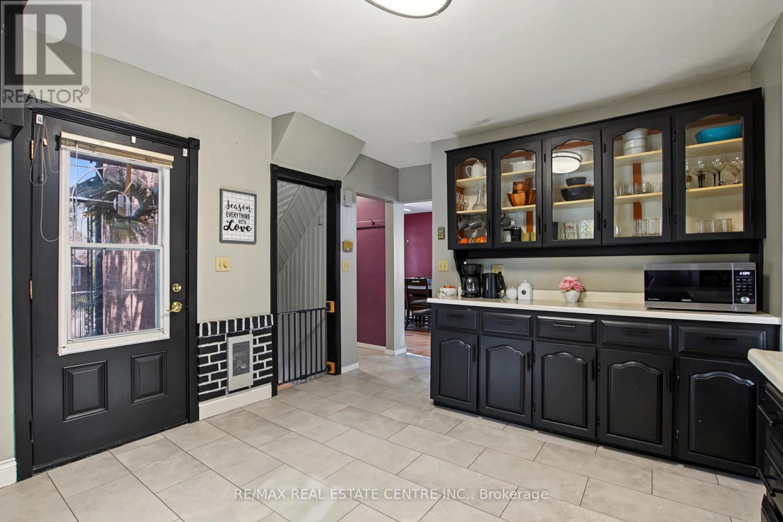 215 ELGIN STREET S - 13