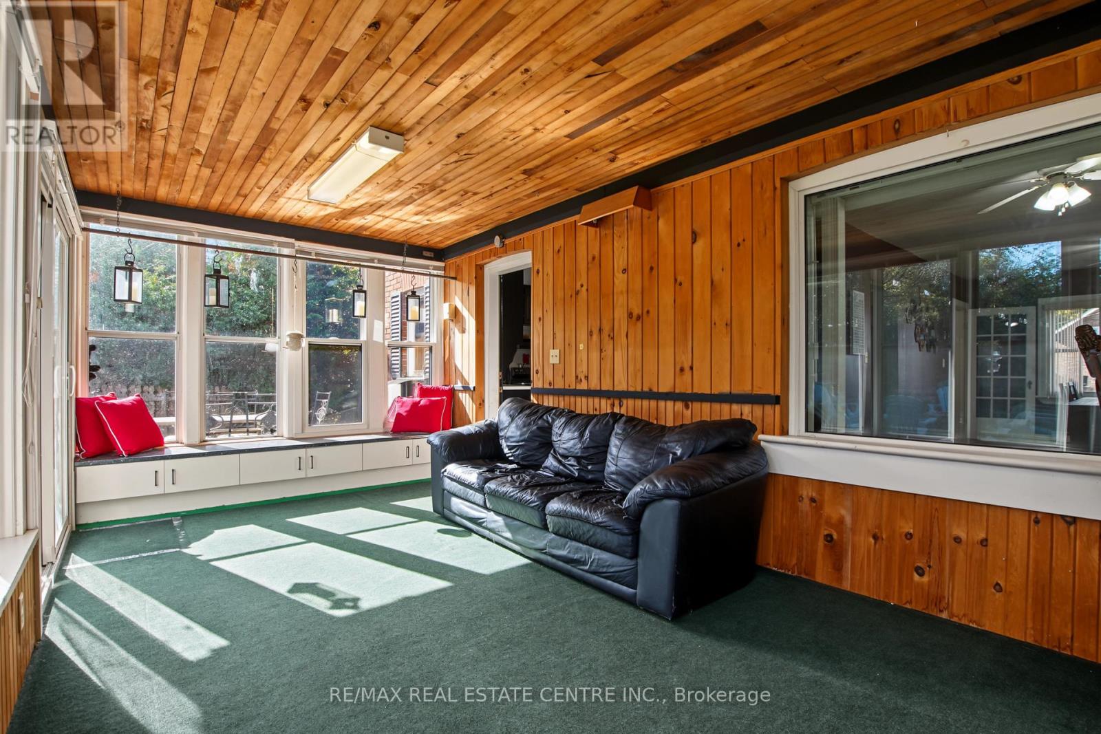 215 ELGIN STREET S - 18