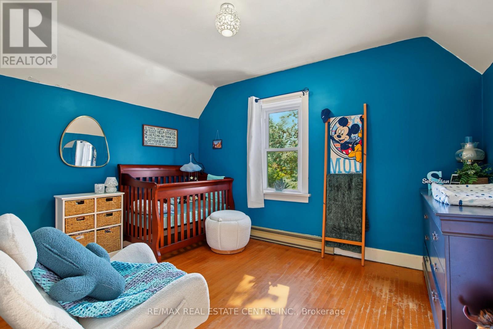 215 ELGIN STREET S - 19