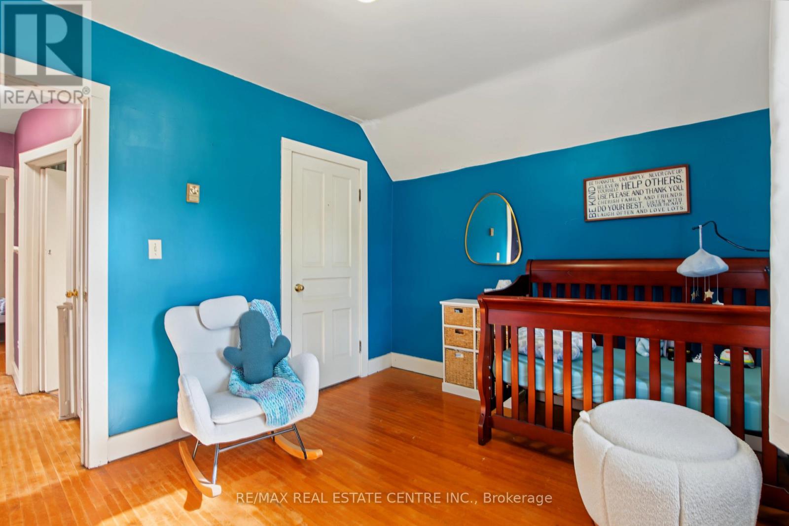 215 ELGIN STREET S - 20