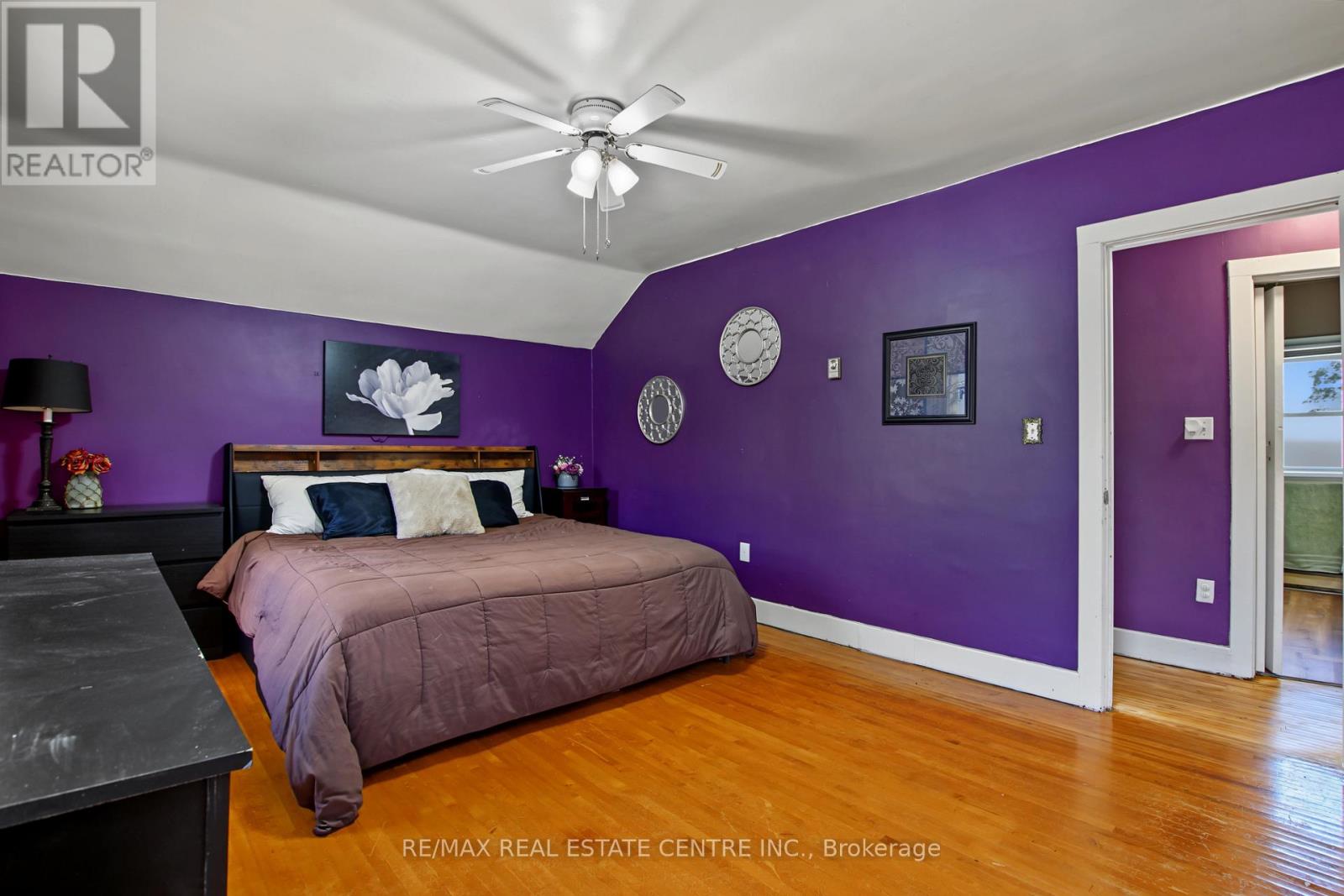 215 ELGIN STREET S - 22
