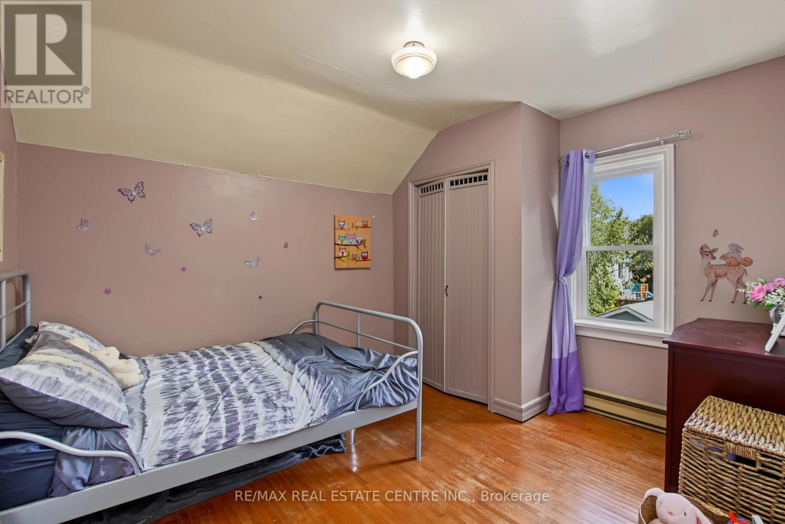 215 ELGIN STREET S - 24