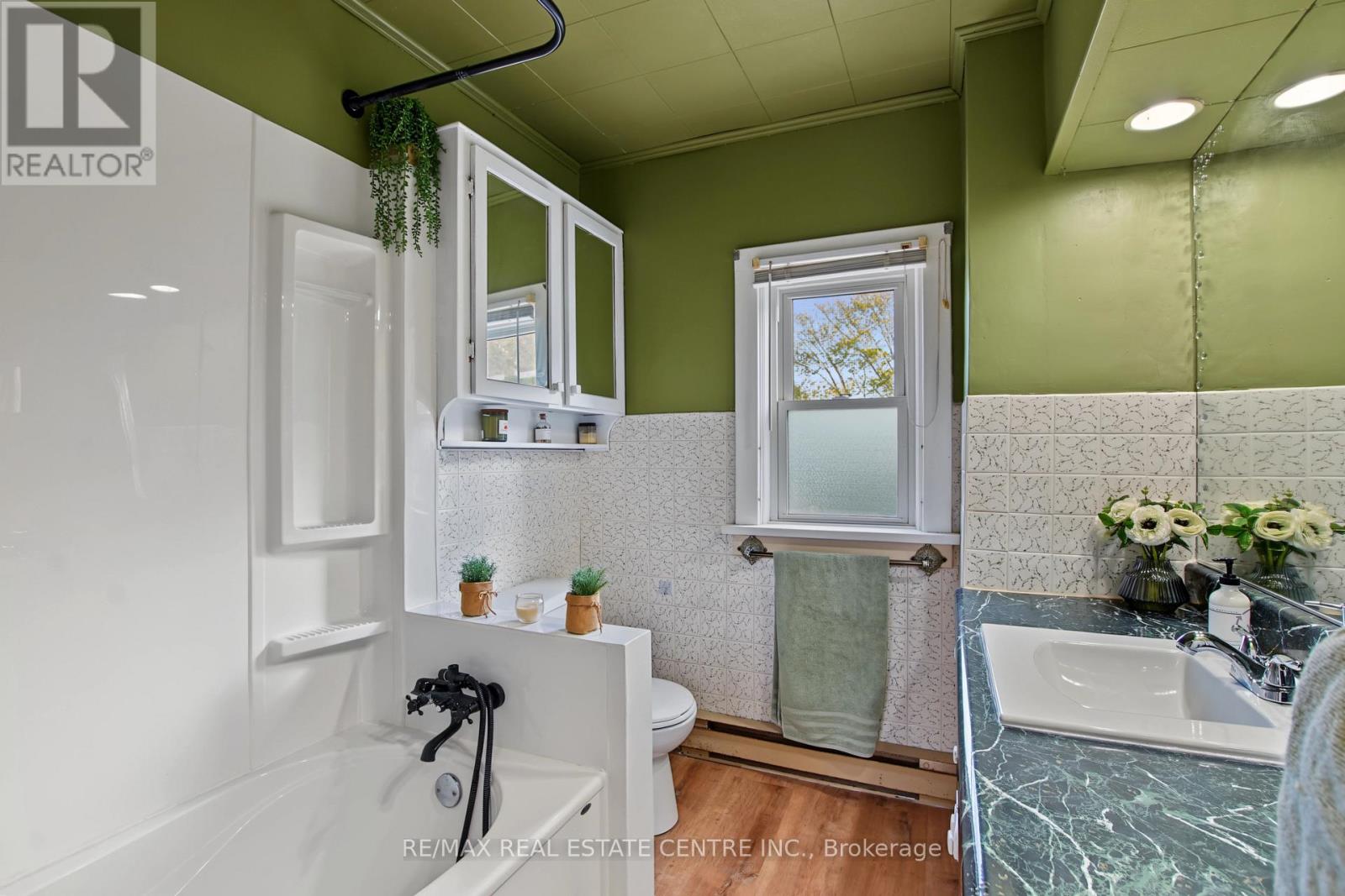 215 ELGIN Street South, West Grey, ON photo 26