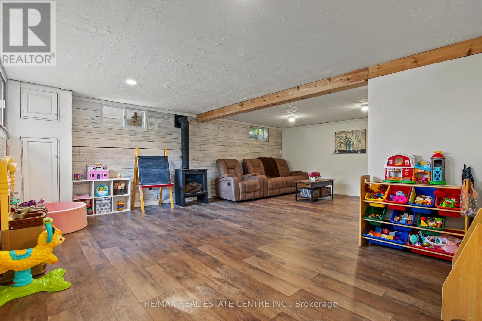 215 ELGIN Street South, West Grey, ON photo 27