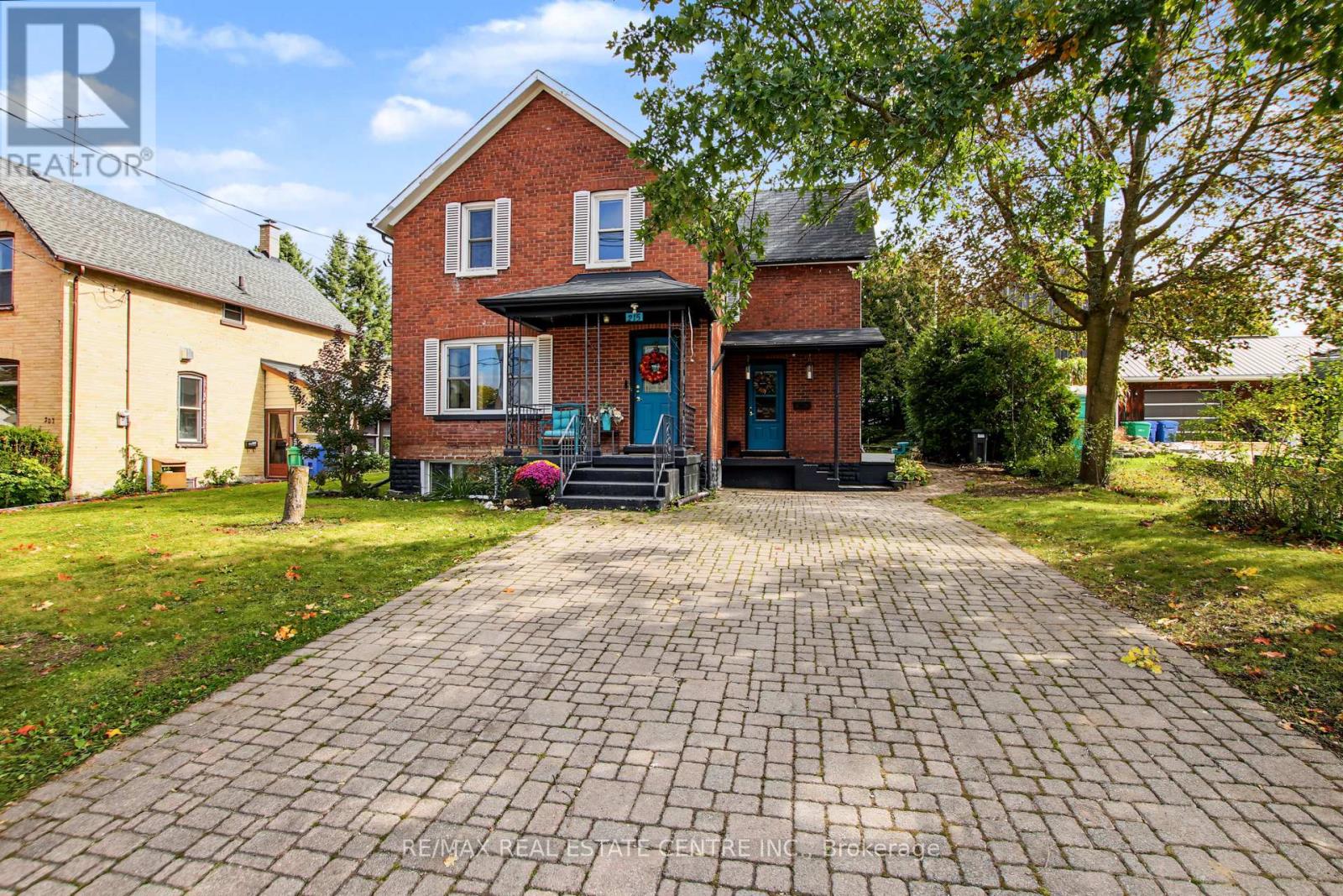 215 ELGIN STREET S - 3