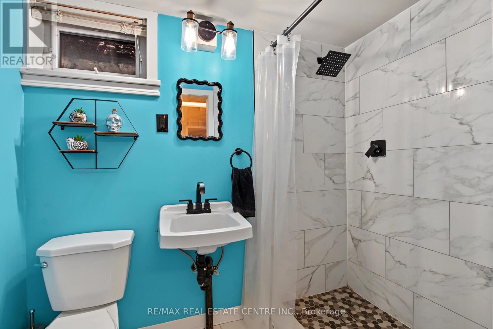 215 ELGIN STREET S - 32