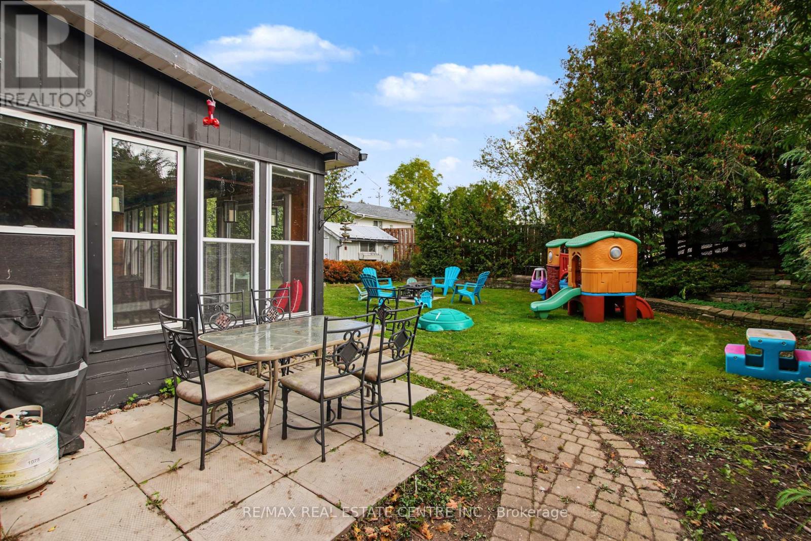 215 ELGIN STREET S - 33