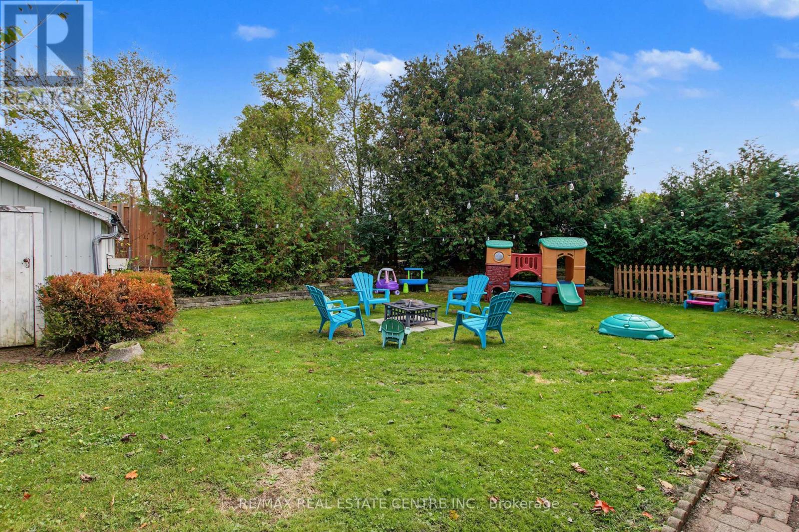 215 ELGIN Street South, West Grey, ON photo 36