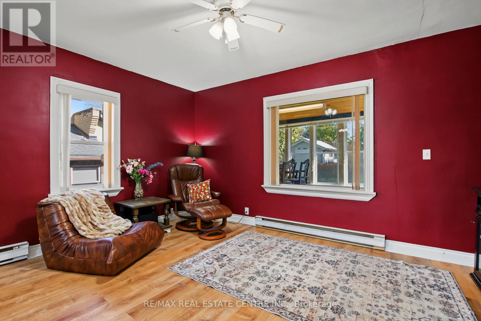 215 ELGIN STREET S - 9