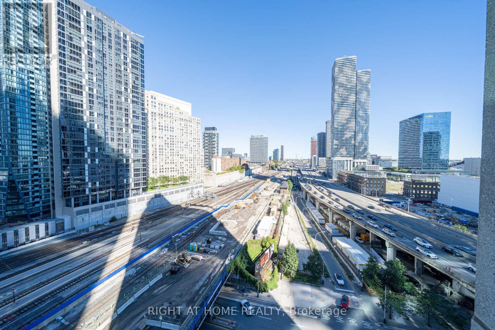 18 Yonge Street — photo 23
