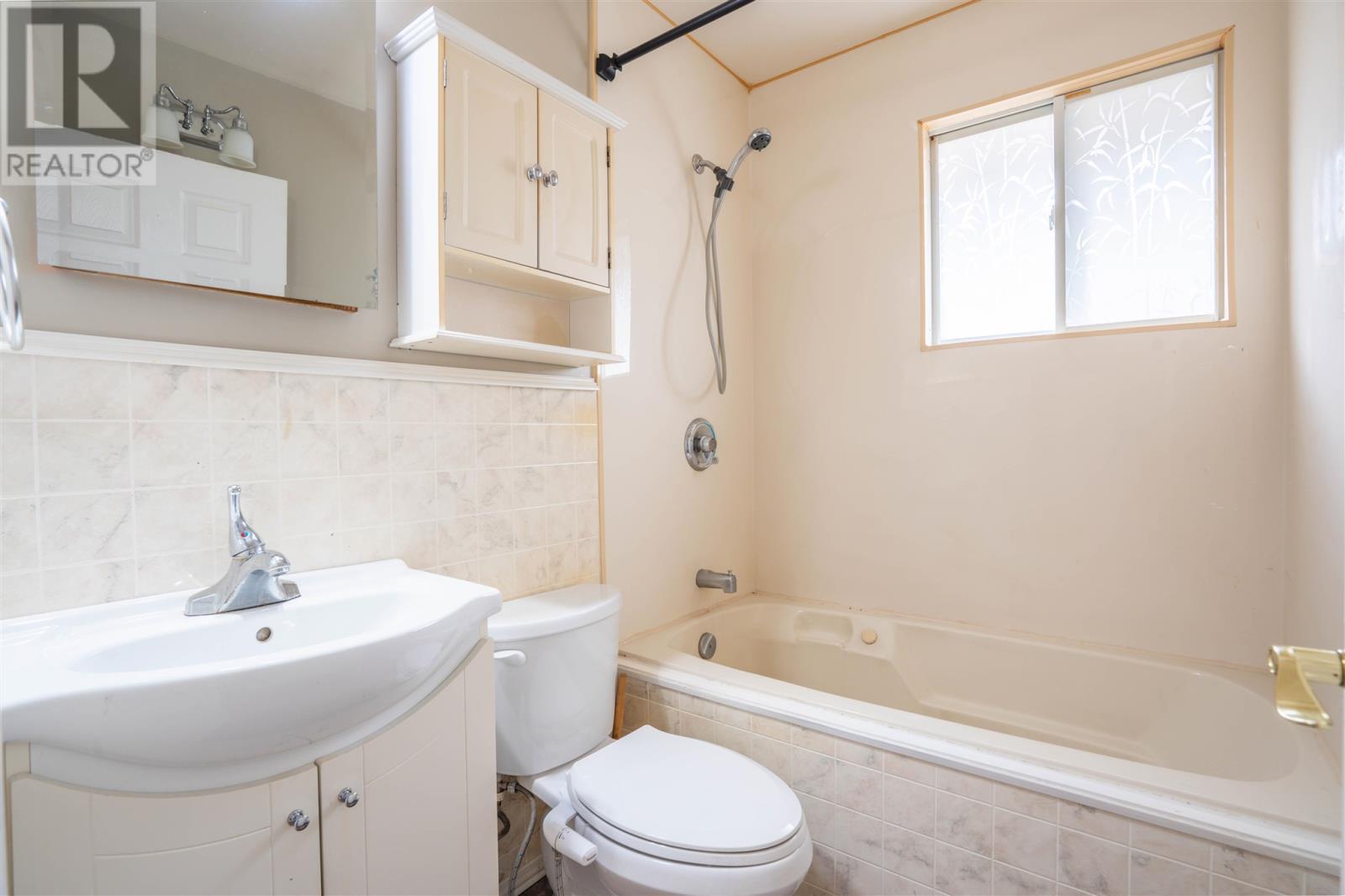 34 Routledge AVE - 6