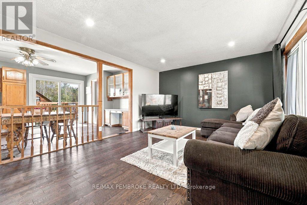 37800 41 HIGHWAY - Image 12