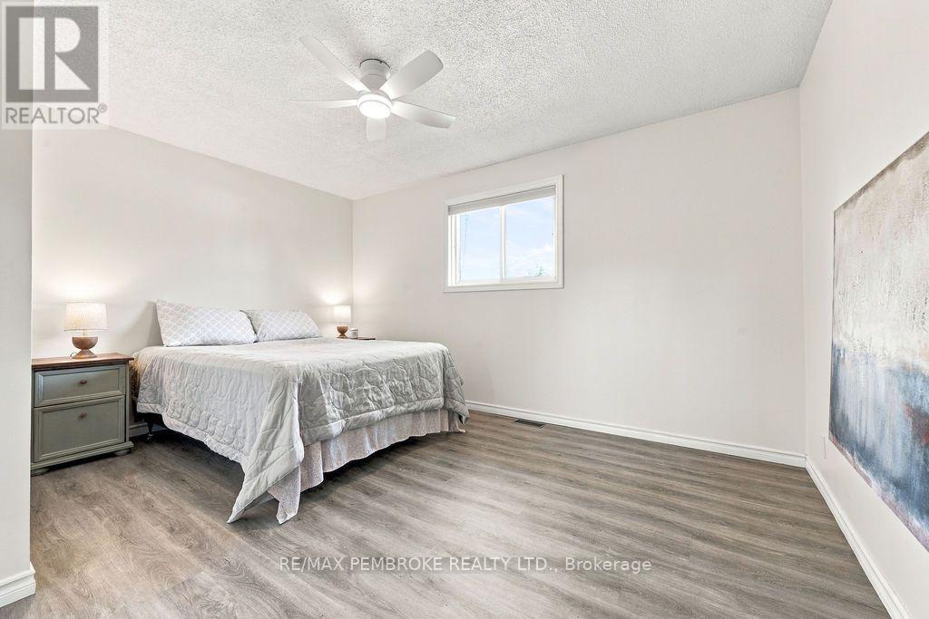 37800 41 HIGHWAY - Image 16
