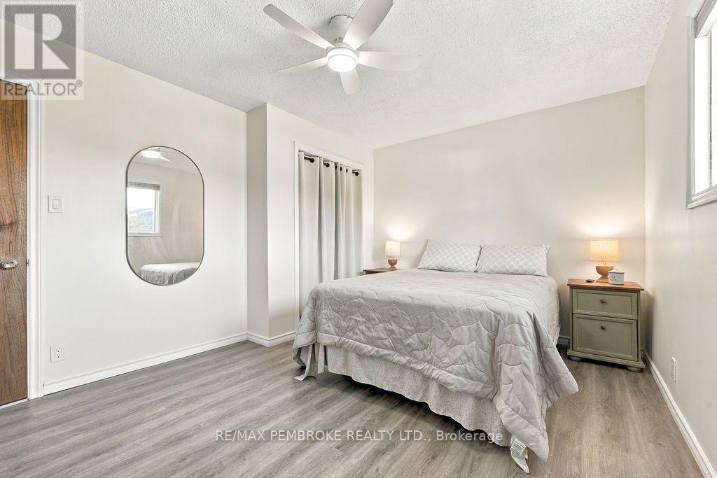 37800 41 HIGHWAY - Image 17