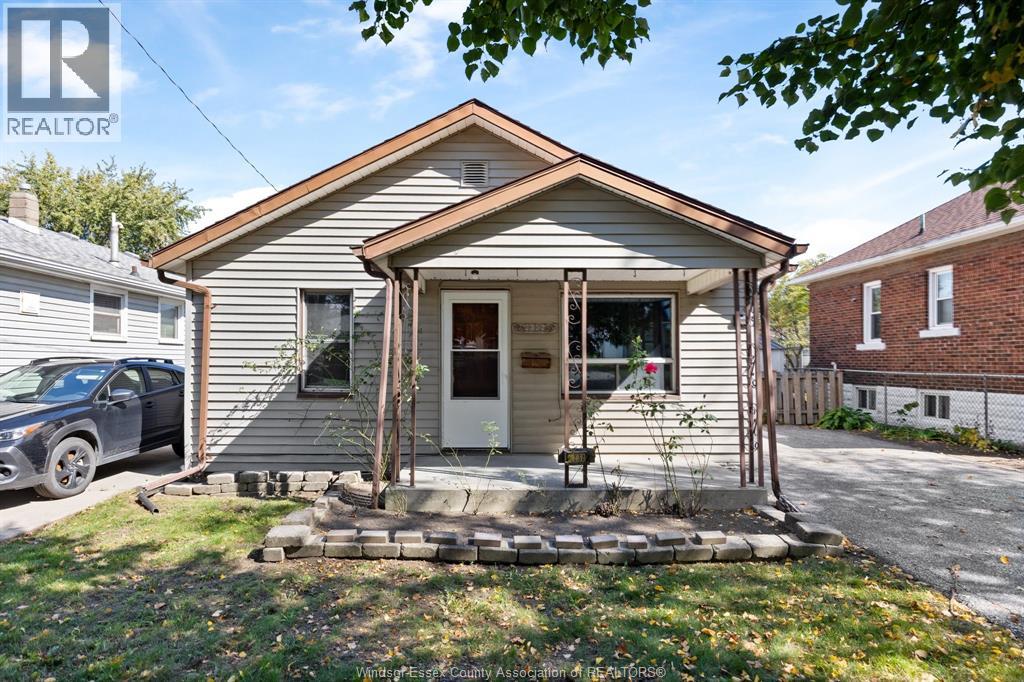 2352 CHANDLER - 2