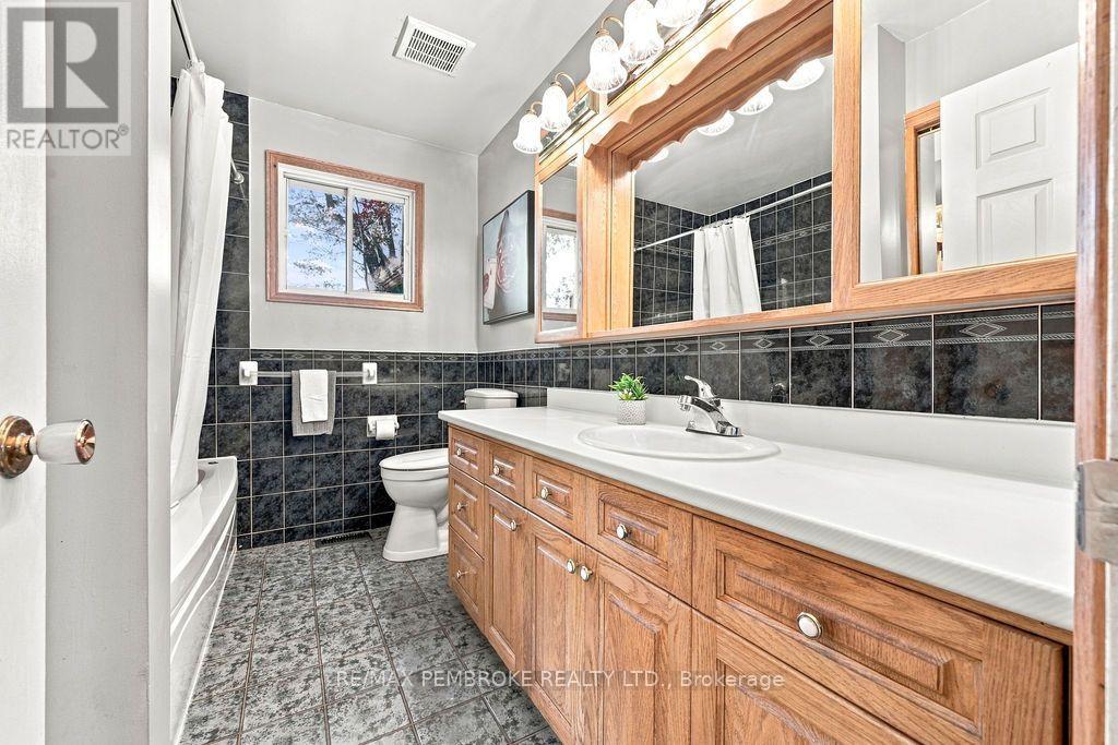 37800 41 HIGHWAY - Image 19