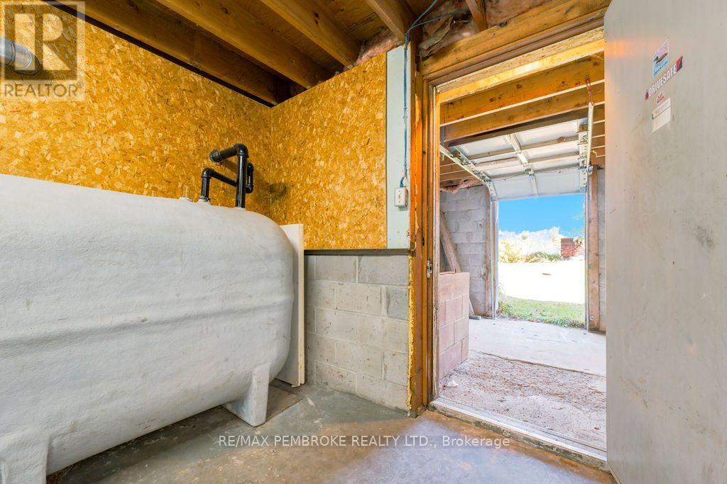 37800 41 HIGHWAY - Image 25