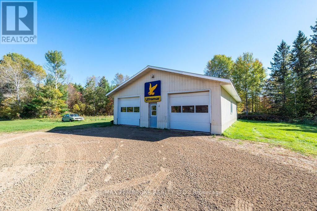 37800 41 HIGHWAY - Image 32