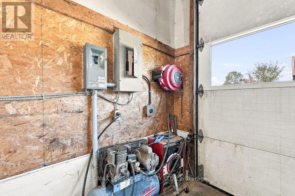 37800 41 HIGHWAY - Image 36