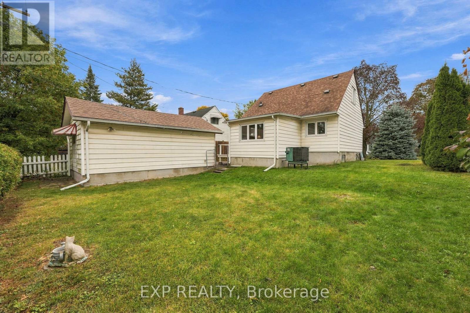 724 Mckellar Street — photo 37