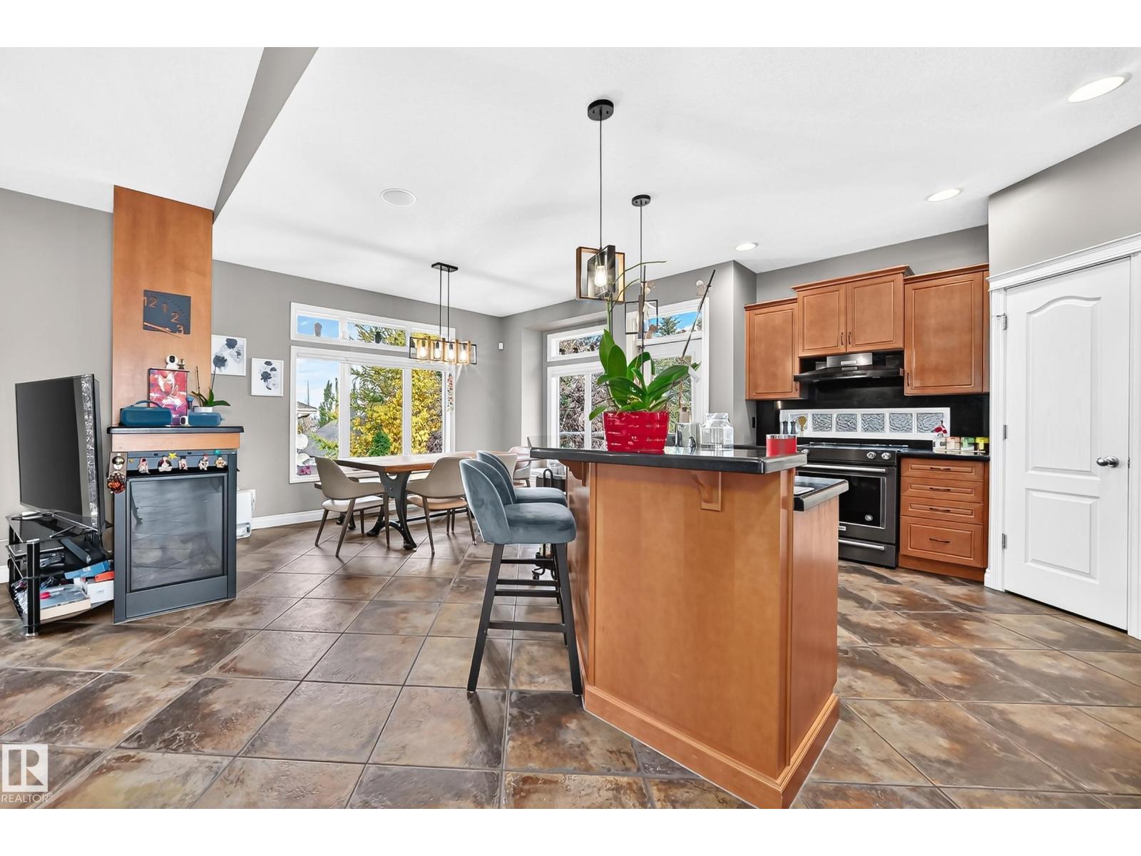 2412 TEGLER GREEN NW - 13