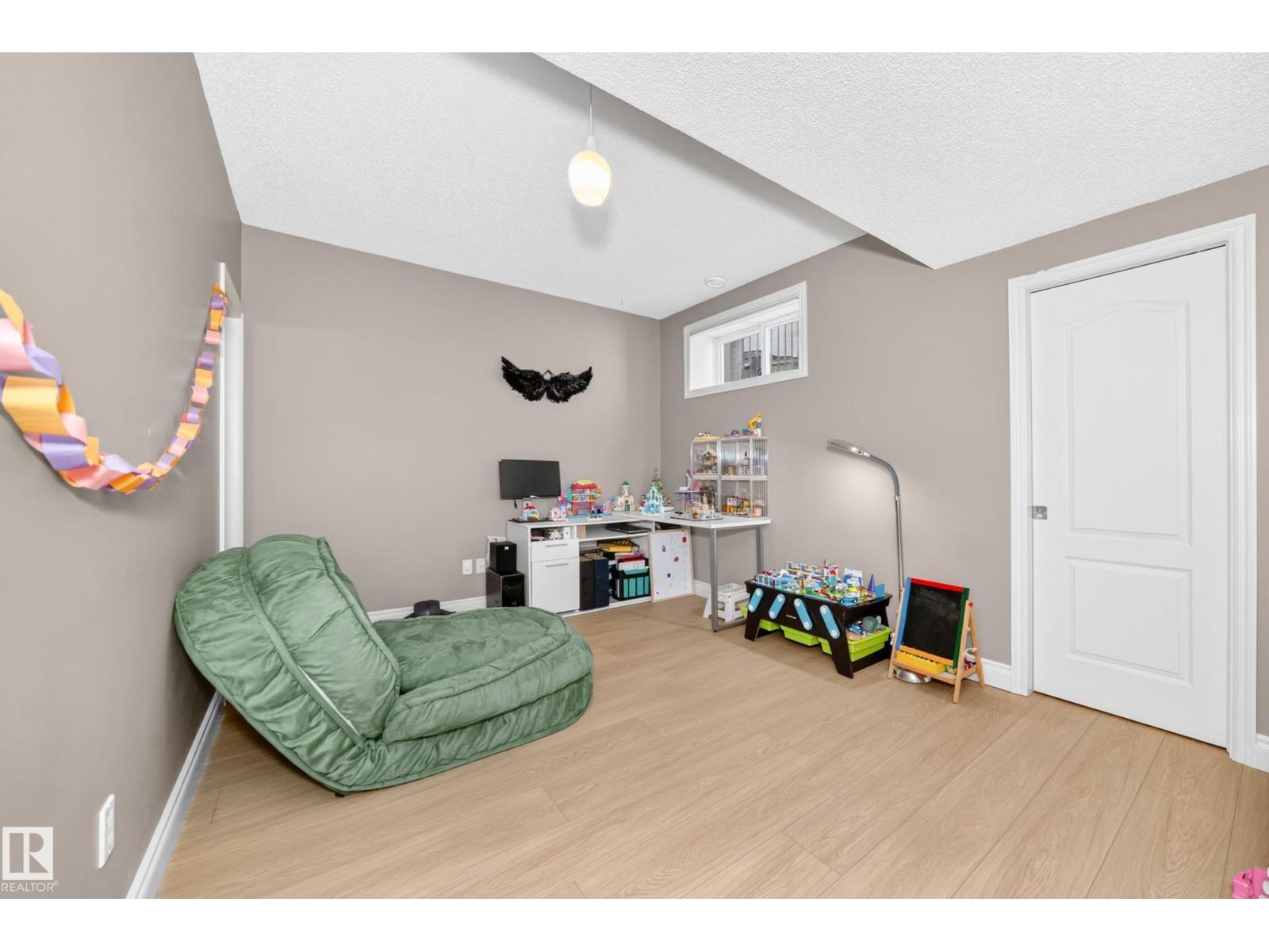 2412 TEGLER GREEN NW - 38