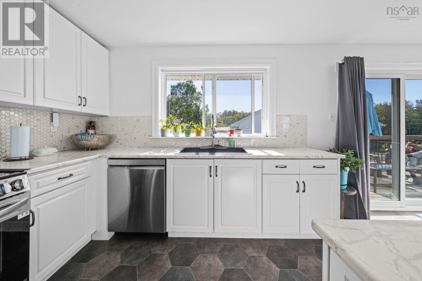 Property 22 of 50 of 76 Wilmot Street