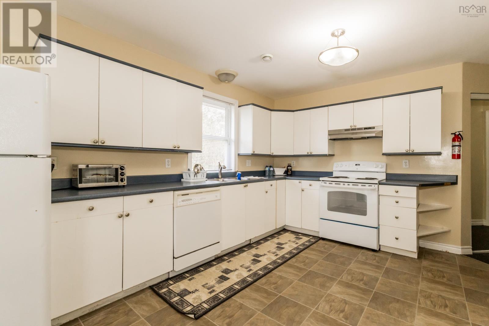 11 Robie Tufts Drive - 13