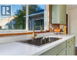Enclosed porch - 691 Road 4 West, Kingsville, ON N9Y2E5 Photo 9