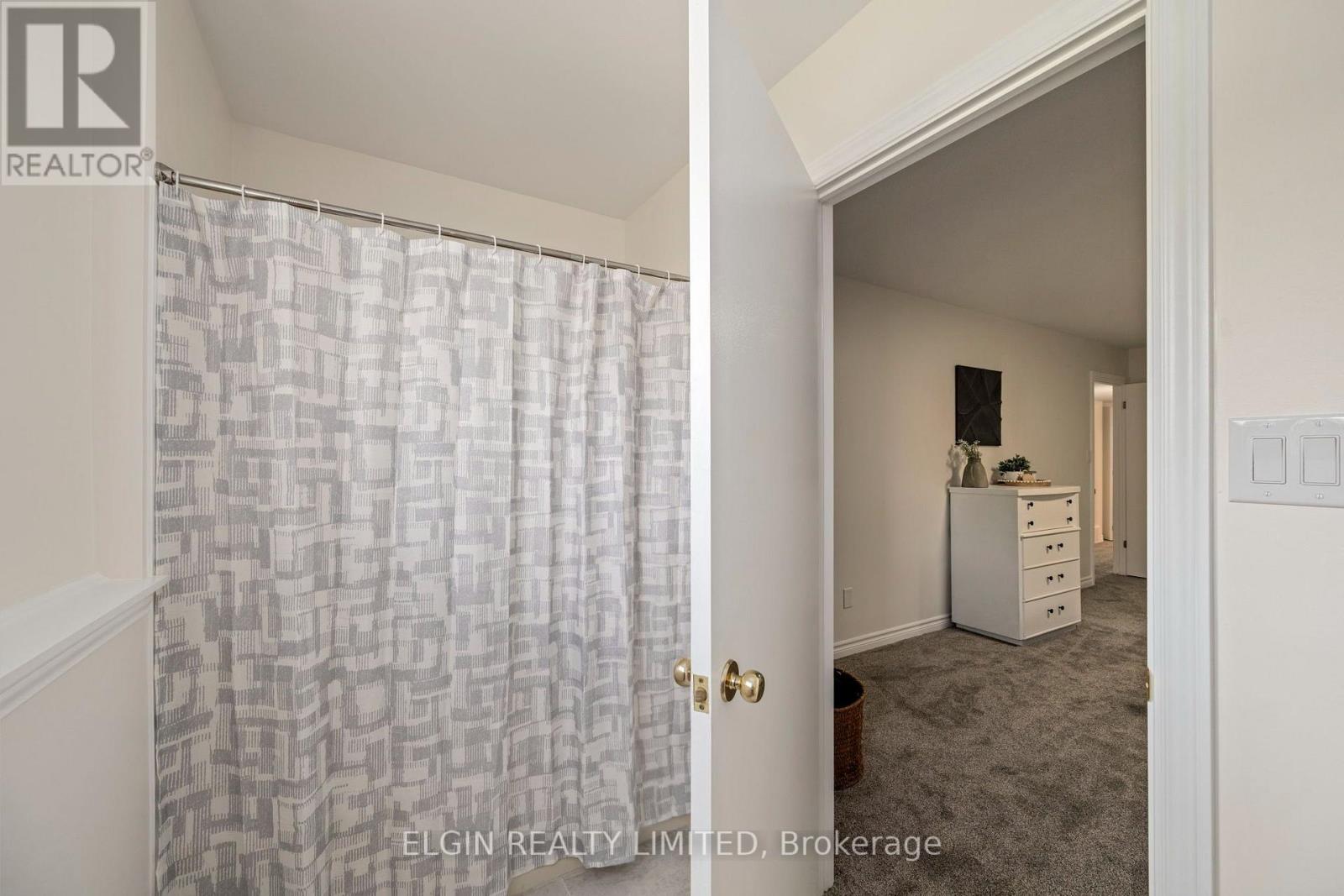 52 OLDEWOOD CRESCENT - 24