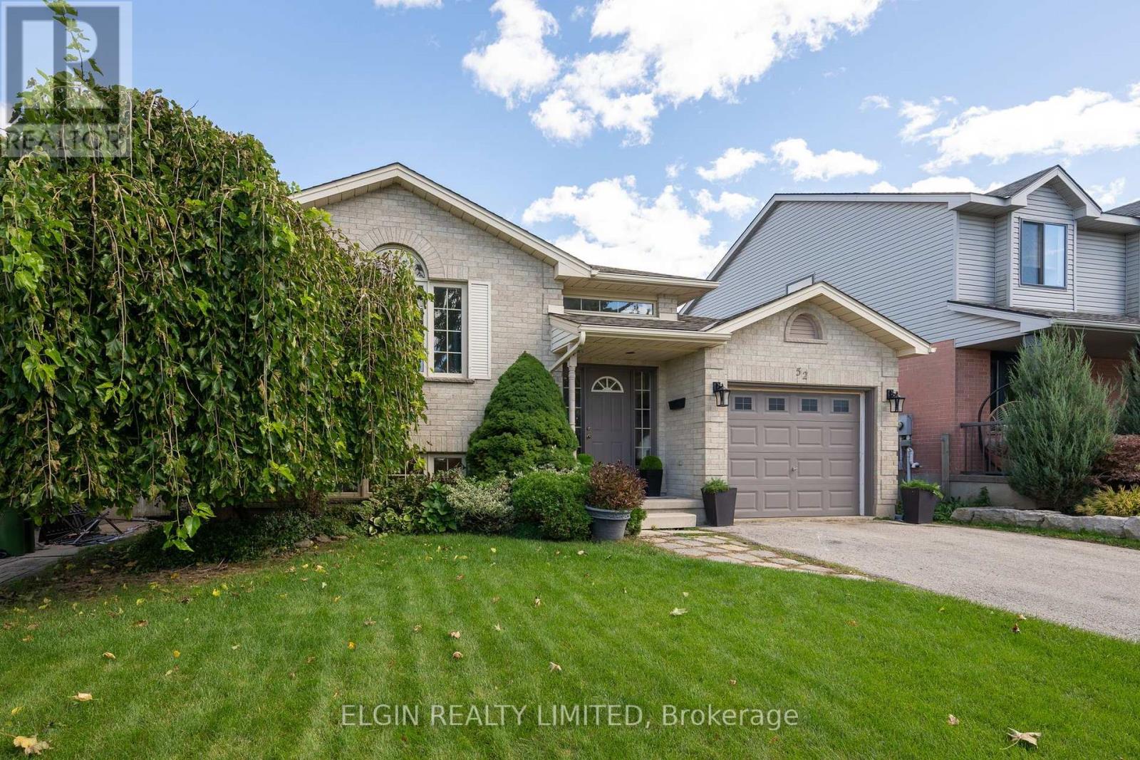 52 OLDEWOOD CRESCENT - 3