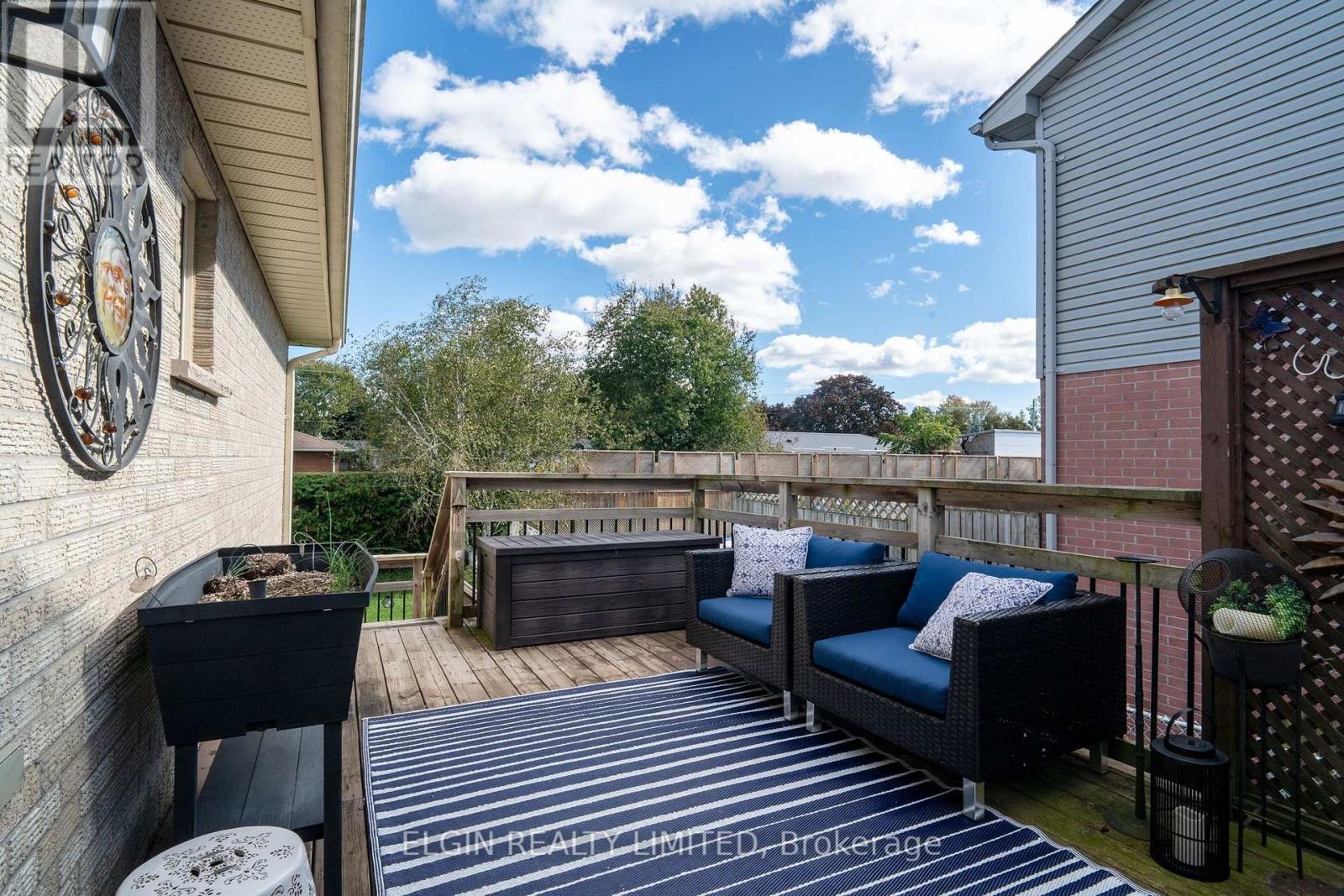 52 OLDEWOOD CRESCENT - 31