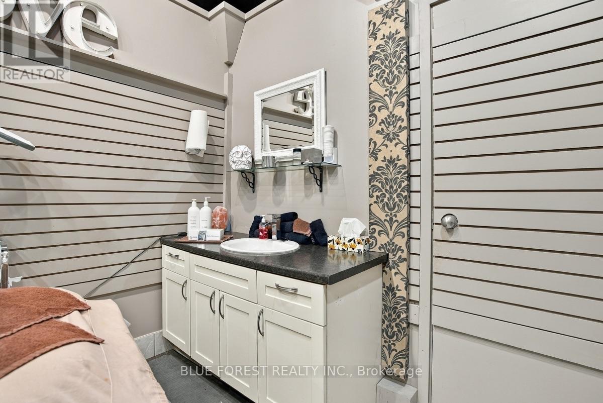 142 Fullarton Street — photo 17